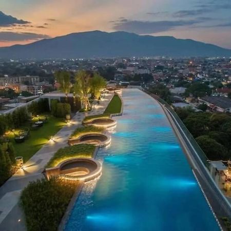 Modern Style Room With Sky Pool 古城边天际泳池公寓 Chiang Mai Buitenkant foto
