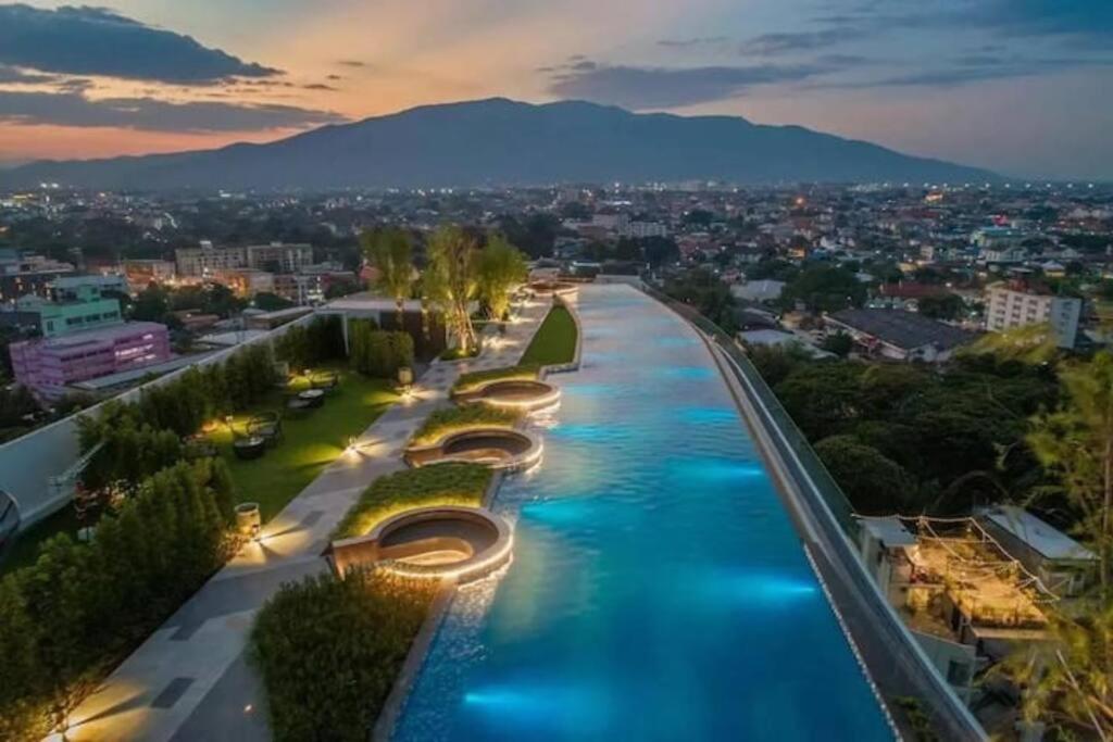 Modern Style Room With Sky Pool 古城边天际泳池公寓 Chiang Mai Buitenkant foto