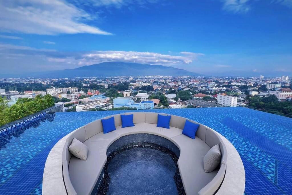 Modern Style Room With Sky Pool 古城边天际泳池公寓 Chiang Mai Buitenkant foto