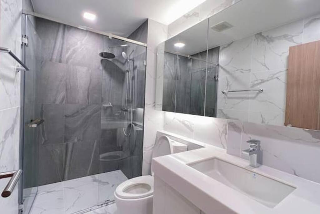 Modern Style Room With Sky Pool 古城边天际泳池公寓 Chiang Mai Buitenkant foto