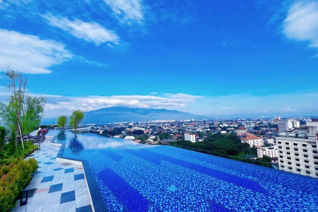Modern Style Room With Sky Pool 古城边天际泳池公寓 Chiang Mai Buitenkant foto
