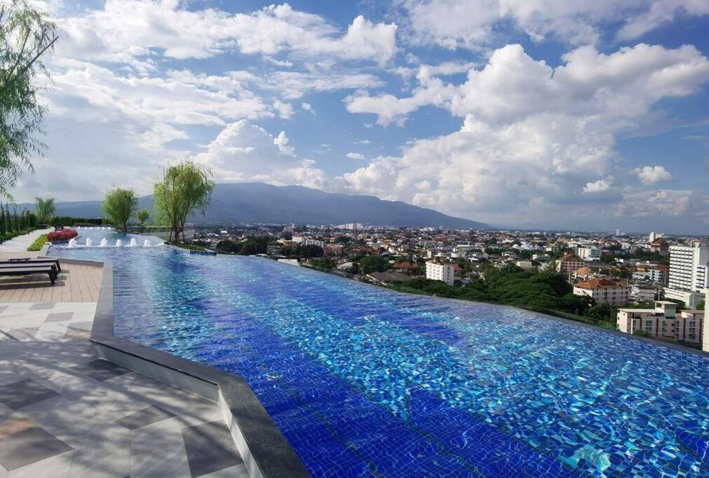 Modern Style Room With Sky Pool 古城边天际泳池公寓 Chiang Mai Buitenkant foto