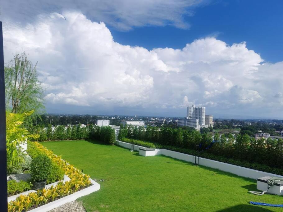 Modern Style Room With Sky Pool 古城边天际泳池公寓 Chiang Mai Buitenkant foto