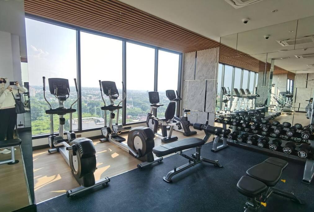 Modern Style Room With Sky Pool 古城边天际泳池公寓 Chiang Mai Buitenkant foto