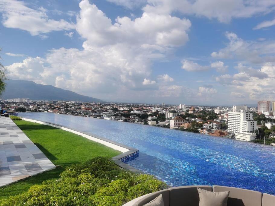 Modern Style Room With Sky Pool 古城边天际泳池公寓 Chiang Mai Buitenkant foto