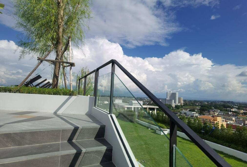 Modern Style Room With Sky Pool 古城边天际泳池公寓 Chiang Mai Buitenkant foto
