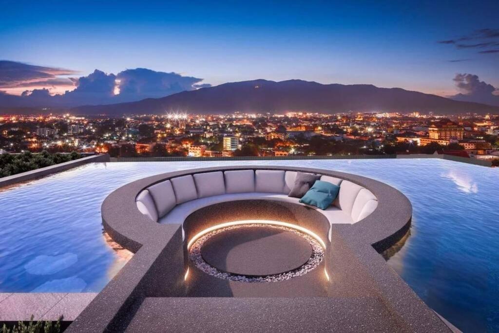 Modern Style Room With Sky Pool 古城边天际泳池公寓 Chiang Mai Buitenkant foto