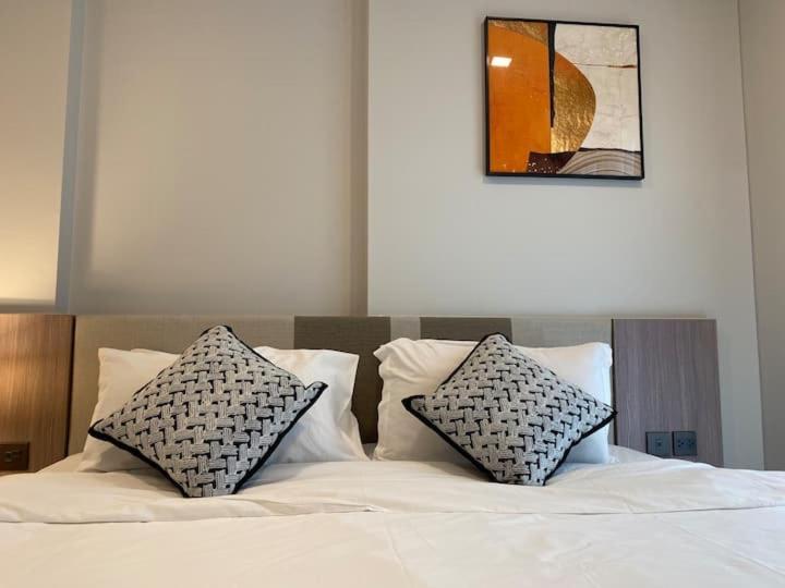 Modern Style Room With Sky Pool 古城边天际泳池公寓 Chiang Mai Buitenkant foto